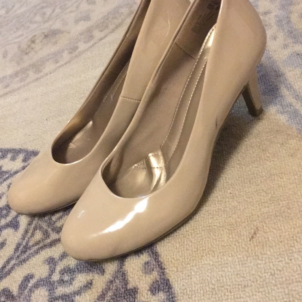 Nude heals